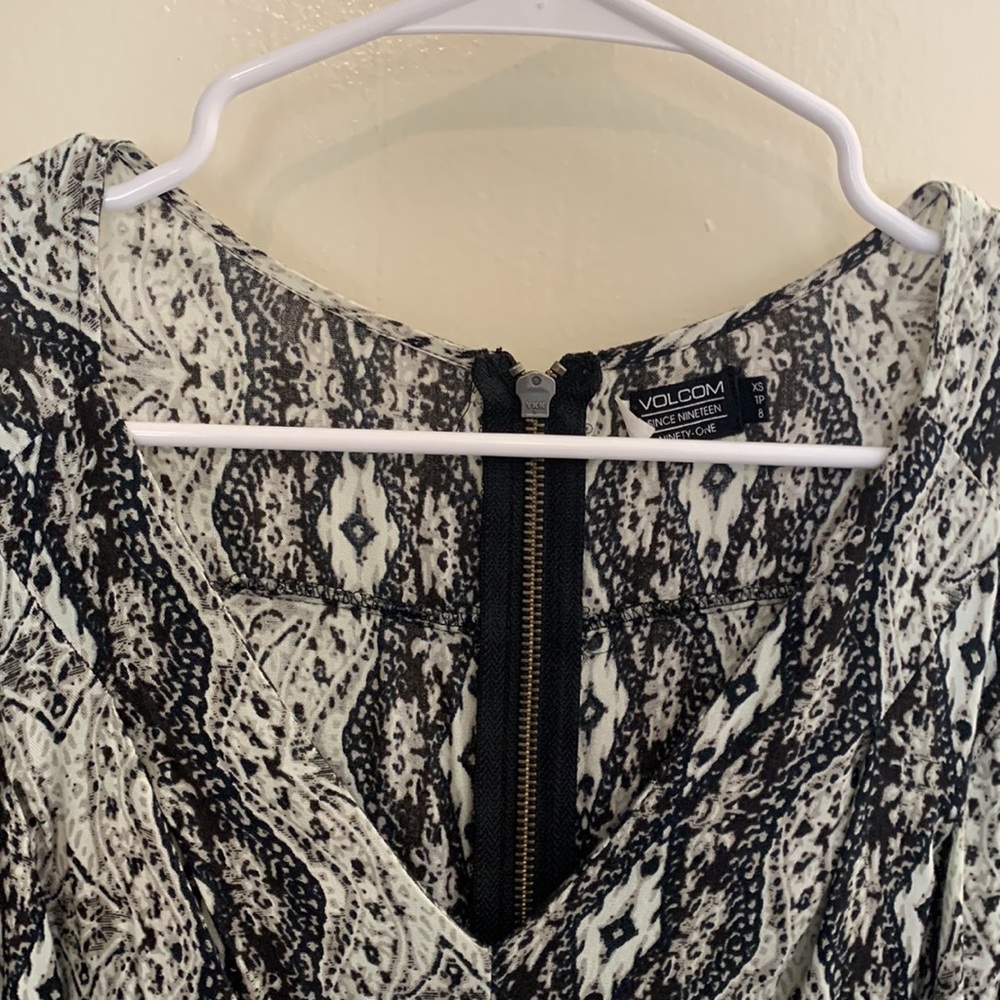 Volcom romper - Picture 3 of 3